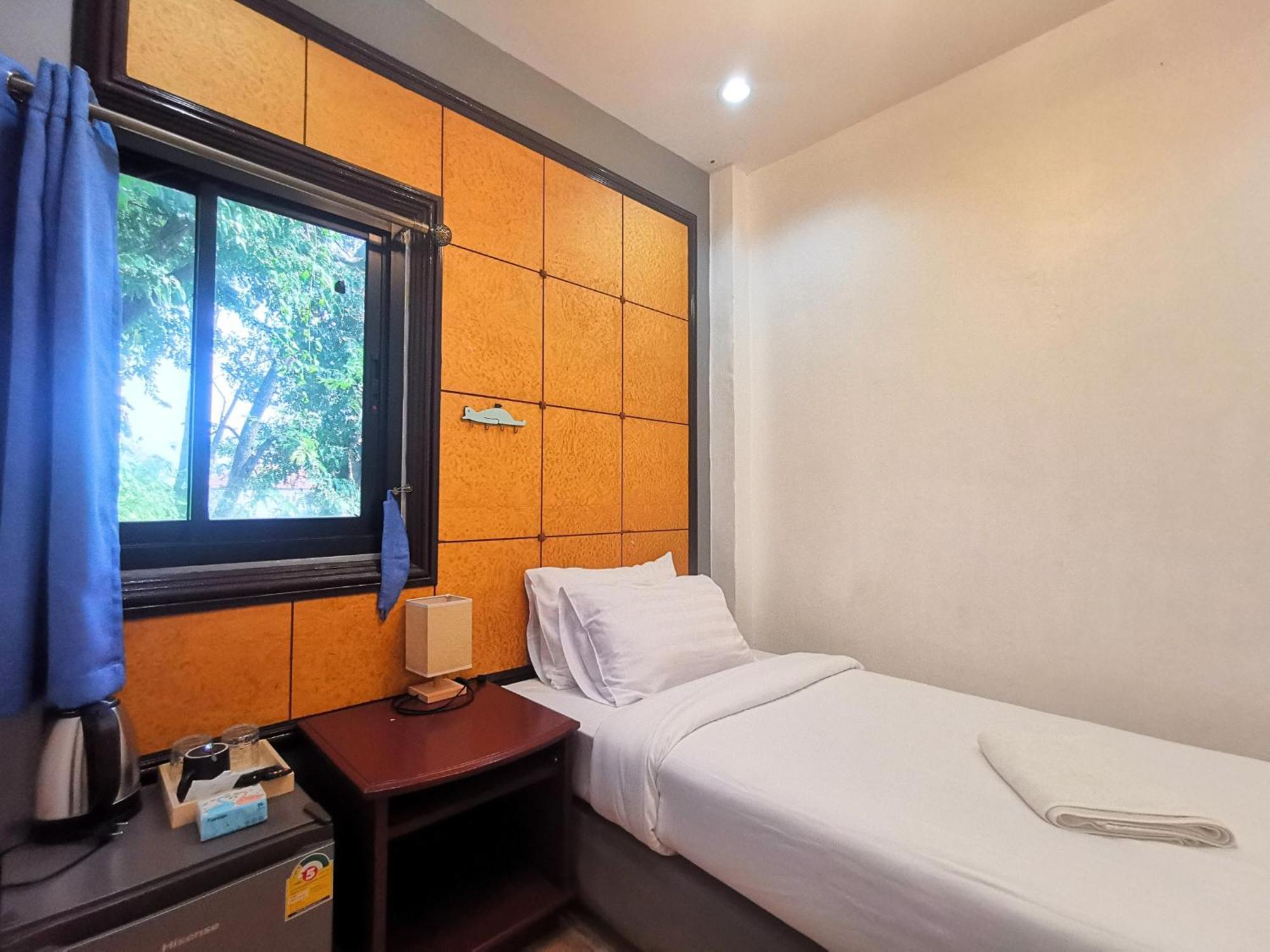 Kan Home Hotel Kanchanaburi Extérieur photo