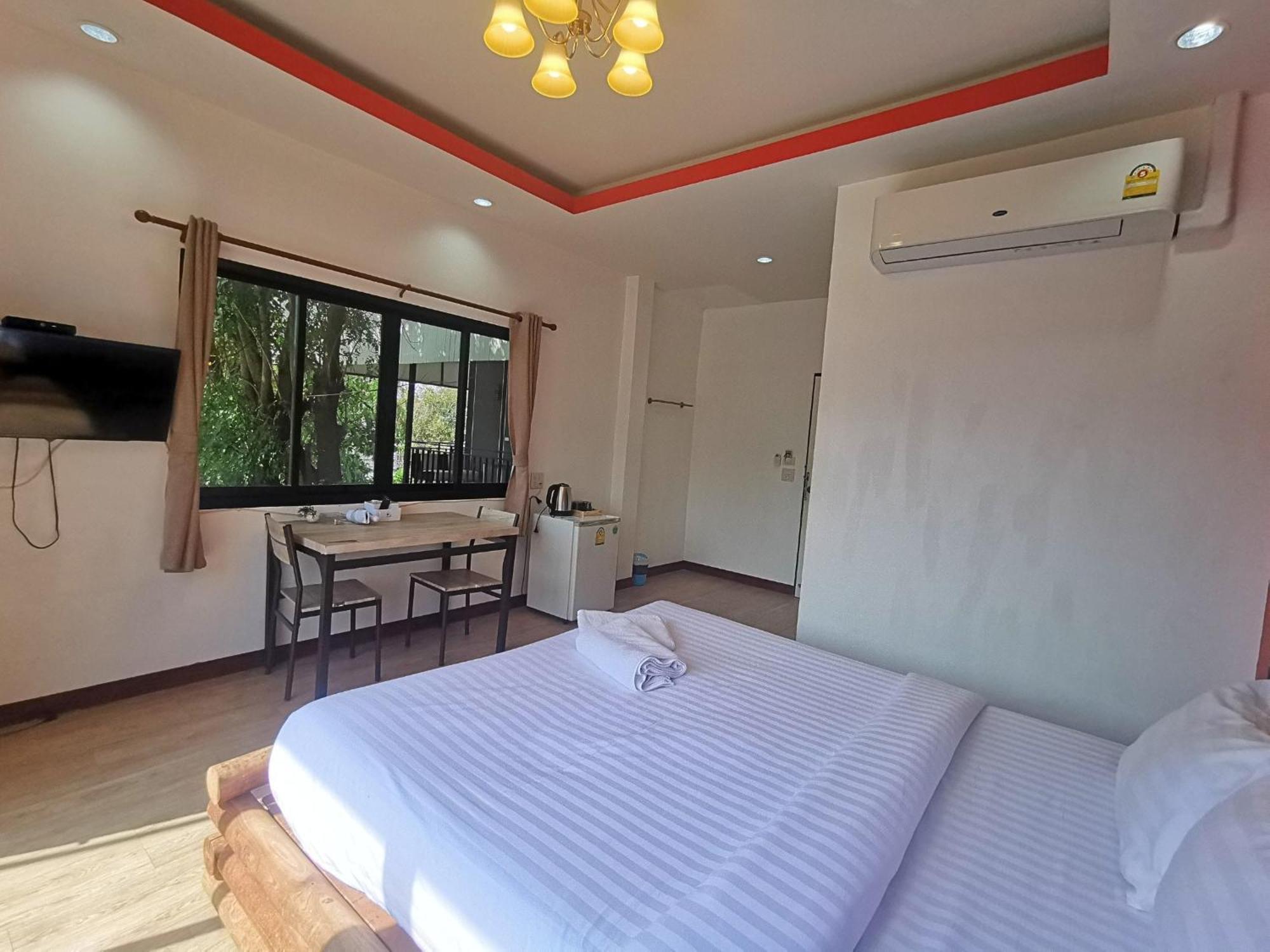 Kan Home Hotel Kanchanaburi Extérieur photo