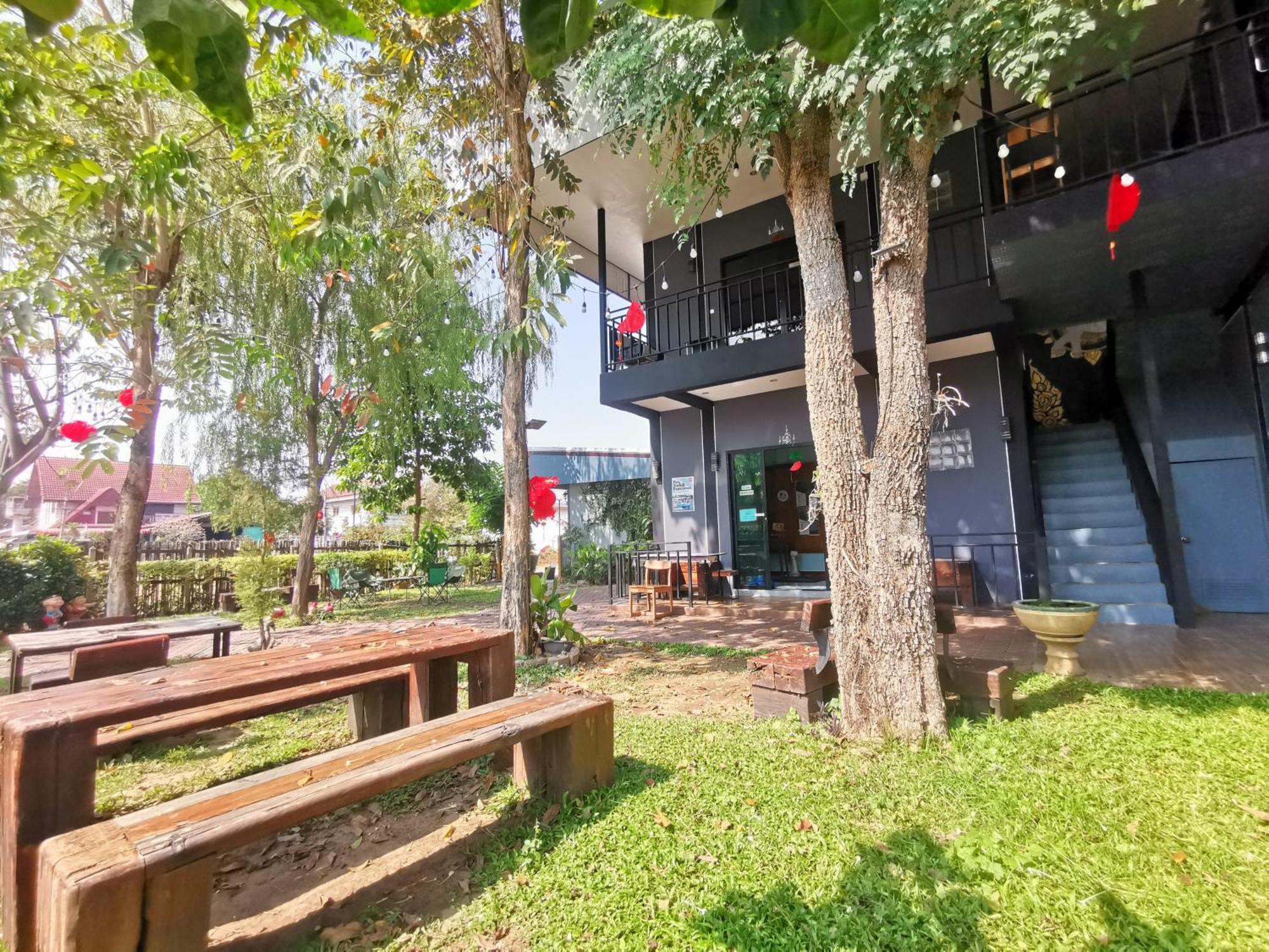Kan Home Hotel Kanchanaburi Extérieur photo